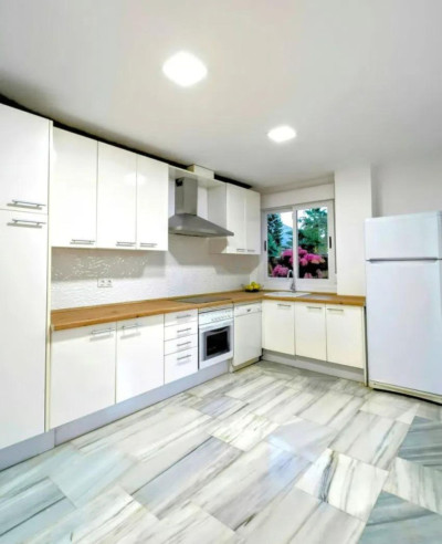 4 Bedroom Detached Villa in Estepona - Image 5