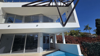 5 Bedroom Semi-Detached House in The Golden Mile - Image 2