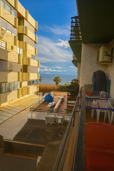 2 Bedroom Middle Floor Apartment in Marbella - Image 1