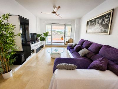 2 Bedroom Middle Floor Apartment in La Duquesa - Image 3