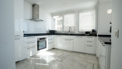 3 Bedroom Middle Floor Apartment in Marbella - Image 4