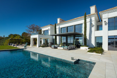 Stunning Villa - Image 3