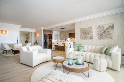 4 Bedroom Middle Floor Apartment in Nueva Andalucía - Image 1