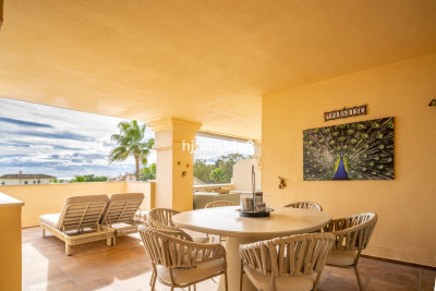 4 Bedroom Middle Floor Apartment in Nueva Andalucía - Image 3