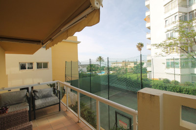 2 Bedroom Middle Floor Apartment in La Cala de Mijas - Image 2