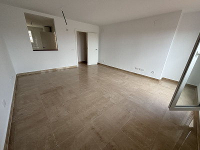 3 Bedroom Middle Floor Apartment in La Duquesa - Image 5