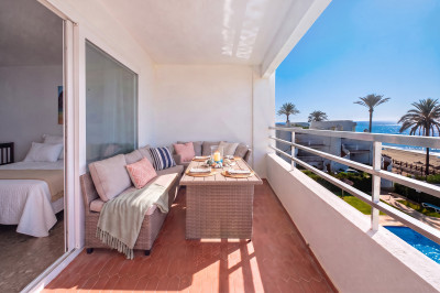 1 Bedroom Middle Floor Apartment in Calahonda - Image 3