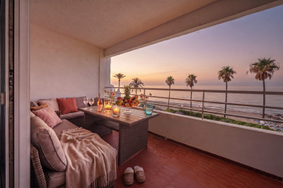 1 Bedroom Middle Floor Apartment in Calahonda - Image 5