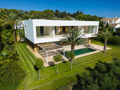5 Bedroom Detached Villa in Casares - Image 2