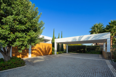 5 Bedroom Detached Villa in Casares - Image 4