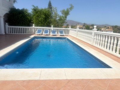 4 Bedroom Detached Villa in Cerros del Aguila - Image 2