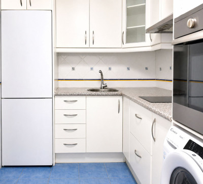 2 Bedroom Middle Floor Apartment in Calahonda - Image 5