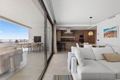 3 Bedroom Middle Floor Apartment in Istán - Image 1
