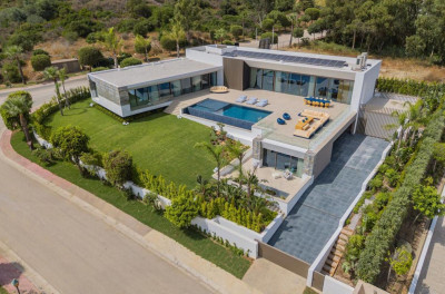 6 Bedroom Detached Villa in Sotogrande - Image 1