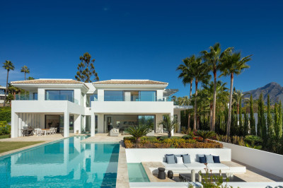 6 Bedroom Detached Villa in Nueva Andalucía - Image 4