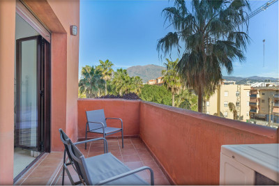 3 Bedroom Middle Floor Apartment in Estepona - Image 2