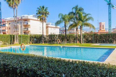 3 Bedroom Middle Floor Apartment in Estepona - Image 5