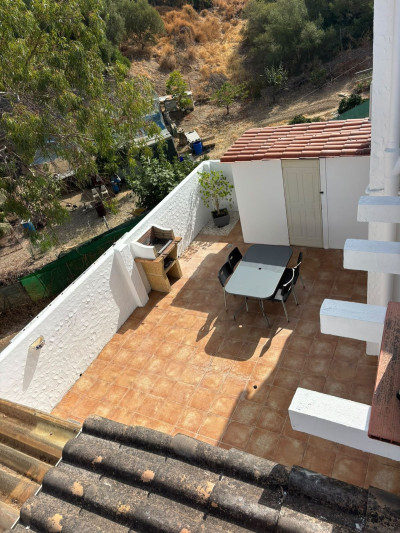 2 Bedroom Semi-Detached House in Estepona - Image 1