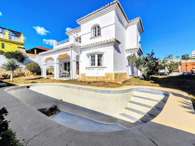 4 Bedroom Detached Villa in Benalmadena Costa - Image 1
