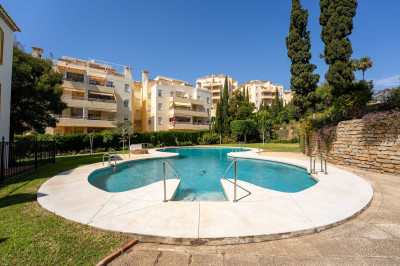 2 Bedroom Middle Floor Apartment in Riviera del Sol