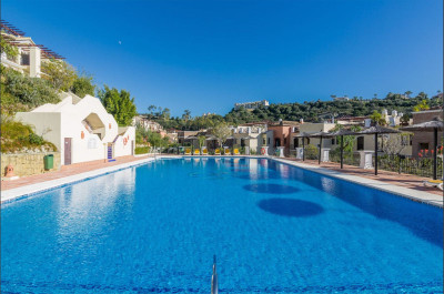 2 Bedroom Middle Floor Apartment in Los Arqueros - Image 2