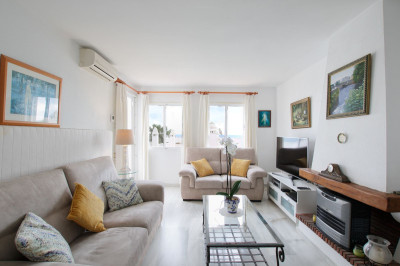 2 Bedroom Penthouse in Calahonda - Image 2
