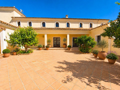 4 Bedroom Finca - Cortijo in Casares - Image 4