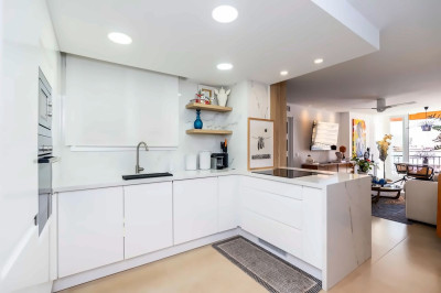 3 Bedroom Middle Floor Apartment in Marbella - Image 4