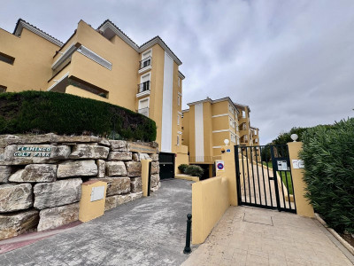 2 Bedroom Middle Floor Apartment in Riviera del Sol - Image 1