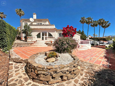 4 Bedroom Detached Villa in Mijas Costa - Image 1