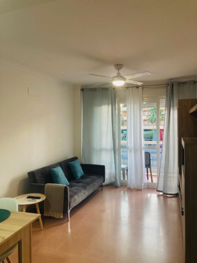 2 Bedroom Middle Floor Apartment in San Luis de Sabinillas - Image 3