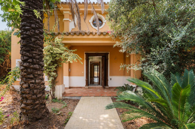4 Bedroom Detached Villa in Estepona - Image 4
