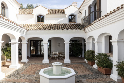 7 Bedroom Detached Villa in El Madroñal - Image 5