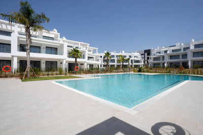 2 Bedroom Middle Floor Apartment in Estepona - Image 5