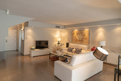 4 Bedroom Townhouse in San Pedro de Alcántara - Image 4