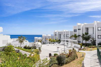 2 Bedroom Ground Floor Apartment in Manilva - Image 1