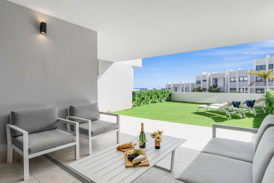2 Bedroom Ground Floor Apartment in Manilva - Image 3