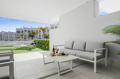 2 Bedroom Ground Floor Apartment in Manilva - Image 5