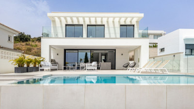 5 Bedroom Detached Villa in La Cala de Mijas - Image 1