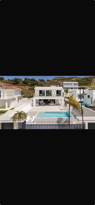 5 Bedroom Detached Villa in La Cala de Mijas - Image 2