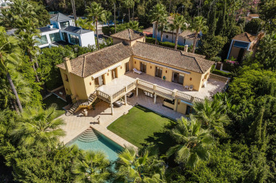 5 Bedroom Detached Villa in Nueva Andalucía - Image 2