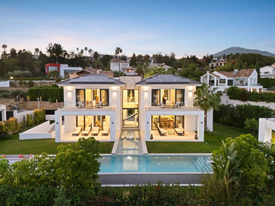 6 Bedroom Detached Villa in Benahavís - Image 1