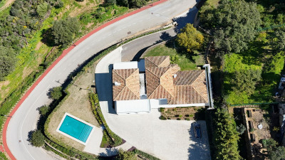 4 Bedroom Detached Villa in La Mairena - Image 2