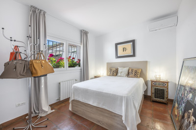 6 Bedroom Detached Villa in Sotogrande Alto - Image 2