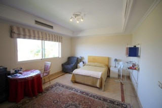 4 Bedroom Middle Floor Apartment in Marbella - Image 2