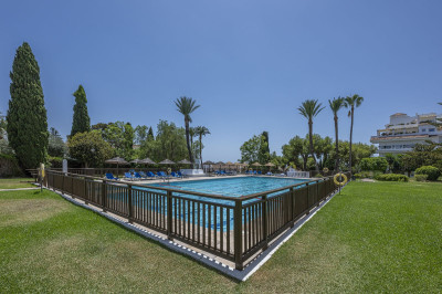 2 Bedroom Ground Floor Apartment in Puerto Banús - Image 3