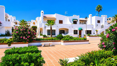 2 Bedroom Top Floor Apartment in La Duquesa - Image 1