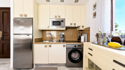 2 Bedroom Top Floor Apartment in La Duquesa - Image 4