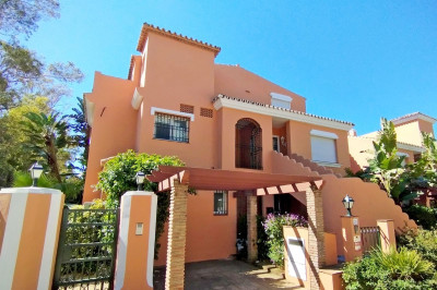 4 Bedroom Penthouse Duplex in New Golden Mile - Image 2