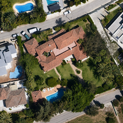 6 Bedroom Detached Villa in El Paraiso - Image 1